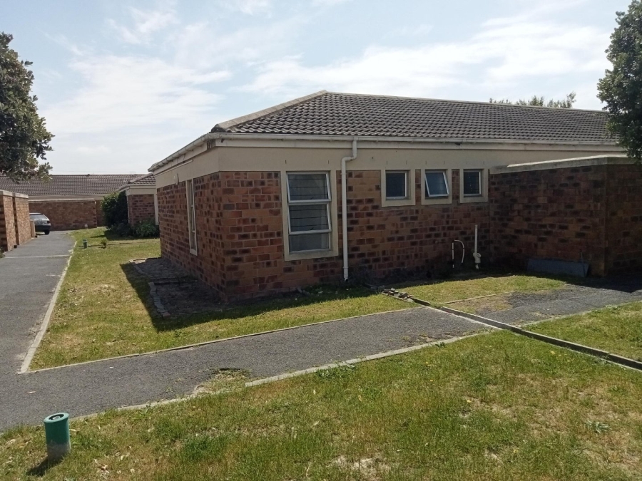 To Let 1 Bedroom Property for Rent in Montclair Western Cape